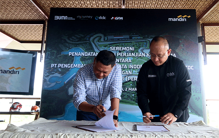 Penandatanganan Perjanjian kerja sama dukungan Bank Mandiri untuk Sirkuit Internasional Mandalika 2023.