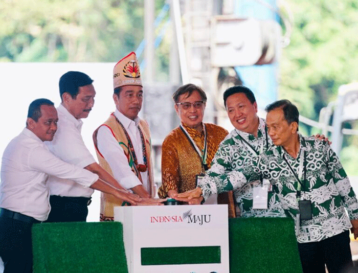 Presiden Jokowi melakukan peletakan batu pertama (groundbreaking) PLTA Mentarang Induk PT Kayan Hydropower Nusantara, di Kabupaten Malinau.