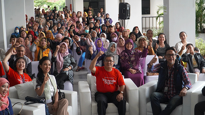 Pelatihan kewirausahaan digital bertajuk ”Berani Menjadi Wirausaha Digital” di Rusun Pinus Elok Tower C, Cakung, Jakarta Timur, Jumat (3/3/2023).