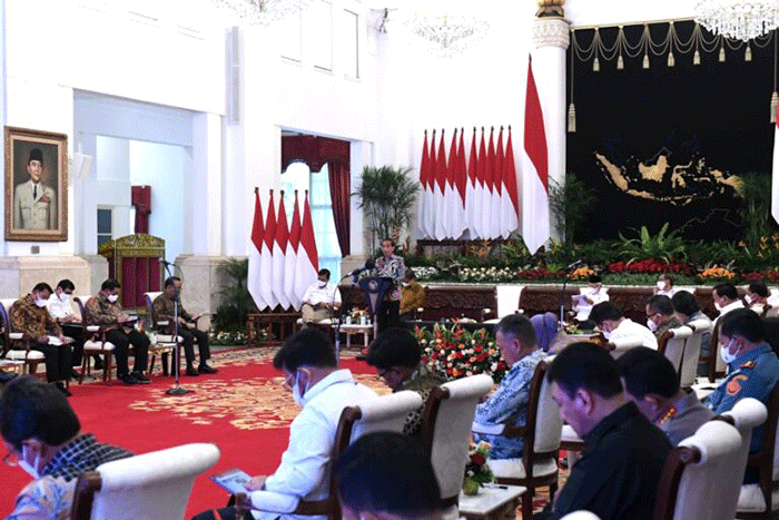 Presiden Joko Widodo meminta secara tegas kepada seluruh jajaran aparatur sipil negara (ASN) agar dapat displin dalam menghilangkan sifat hedonisme.