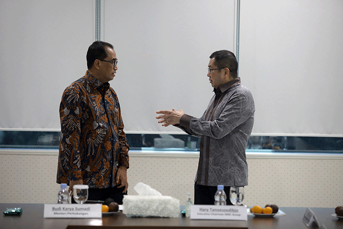 Executive Chairman MNC Group Hary Tanoesoedibjo bersama jajaran direksi MNC Media menerima kunjungan Menteri Perhubungan Budi Karya Sumadi bersama jajaran.