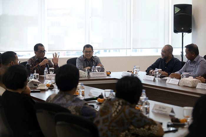 Executive Chairman MNC Group Hary Tanoesoedibjo bersama jajaran direksi MNC Media menerima kunjungan Menteri Perhubungan Budi Karya Sumadi bersama jajaran.