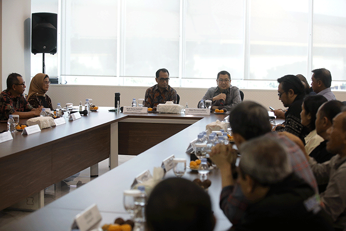 Executive Chairman MNC Group Hary Tanoesoedibjo bersama jajaran direksi MNC Media menerima kunjungan Menteri Perhubungan Budi Karya Sumadi bersama jajaran.