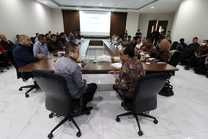 Executive Chairman MNC Group Hary Tanoesoedibjo bersama jajaran direksi MNC Media menerima kunjungan Menteri Perhubungan Budi Karya Sumadi bersama jajaran.
