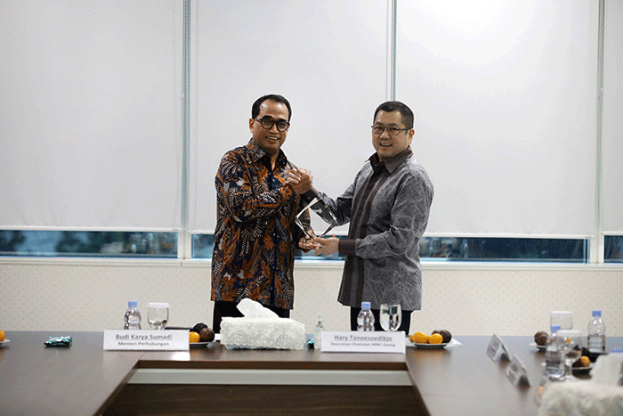 Executive Chairman MNC Group Hary Tanoesoedibjo bersama jajaran direksi MNC Media menerima kunjungan Menteri Perhubungan Budi Karya Sumadi bersama jajaran.