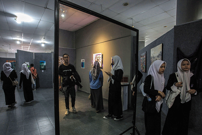 Puluhan karya seni pelajar Sumsel dipamerkan pada cara Pagelaran Budaya yang diselenggarakan Forum OSIS Sumatera Selatan di Galeri Cipta Budaya, Palembang.
