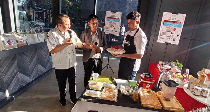 Live Demo @ DESSERT MARKT di Jakarta, Minggu (5/3/2023).
