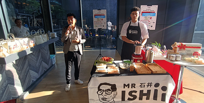 Live Demo @ DESSERT MARKT di Jakarta, Minggu (5/3/2023).