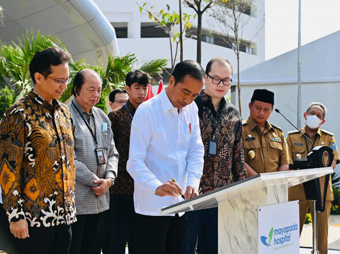 Presiden Joko Widodo meresmikan Mayapada Hospital Bandung yang berlokasi di Jalan Terusan Buah Batu No. 5, Kota Bandung, Jawa Barat, Senin (6/3/2023).
