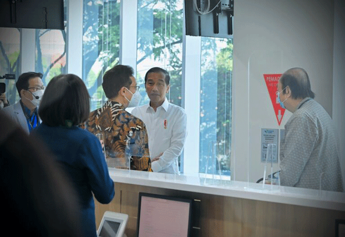 Presiden Joko Widodo meresmikan Mayapada Hospital Bandung yang berlokasi di Jalan Terusan Buah Batu No. 5, Kota Bandung, Jawa Barat, Senin (6/3/2023).