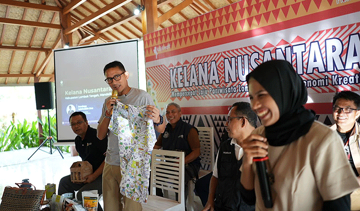 Menparekraf Sandiaga Salahuddin Uno saat menghadiri program Kelana Nusantara di Mandalika, Lombok Tengah, Minggu (5/3/2023).