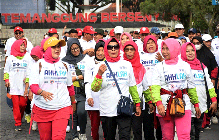 Jalan Sehat Bersama BUMN 2023 di Kampoeng Rawa, Ambarawa, Kabupaten Semarang, Jawa Tengah, Minggu (5/3/2023).