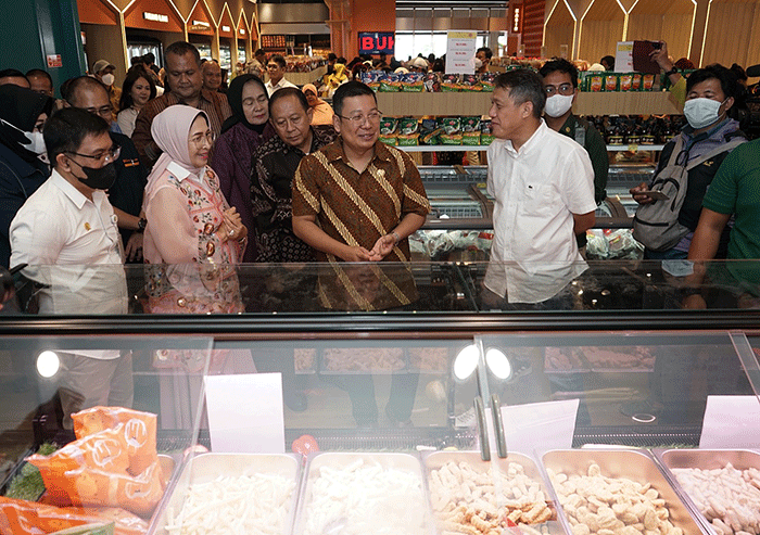 Pembukaan Toko Daging Nusantara di Cikampek, Jawa Barat, Selasa (7/3/2023).