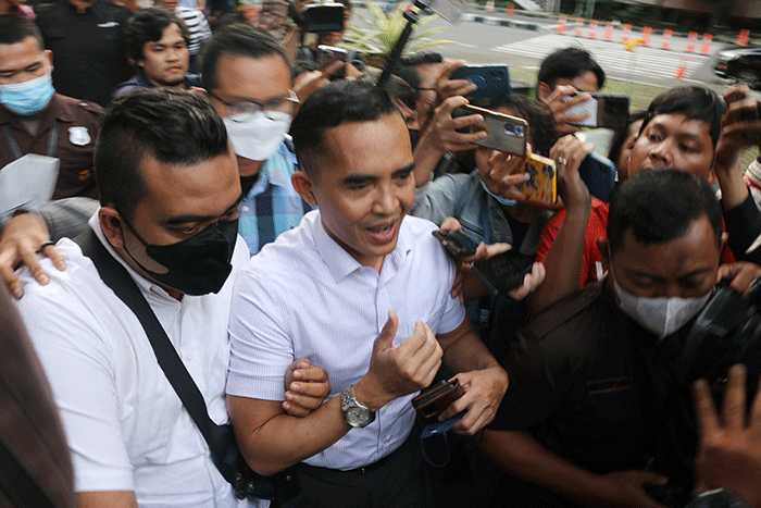 Mantan Kepala Bea Cukai Yogyakarta, Eko Darmanto usai menjalani pemeriksaan di Gedung Merah Putih, KPK, Jakarta, Selasa (7/3/2023).