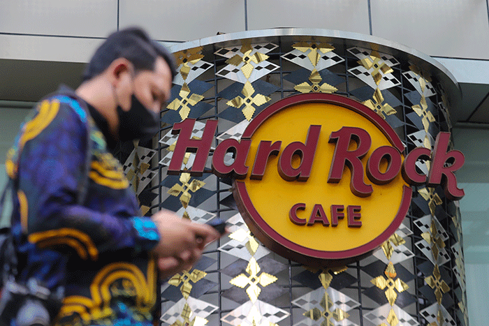Suasana Hard Rock Cafe di kawasan SCBD, Jakarta, Rabu (8/3/2023).