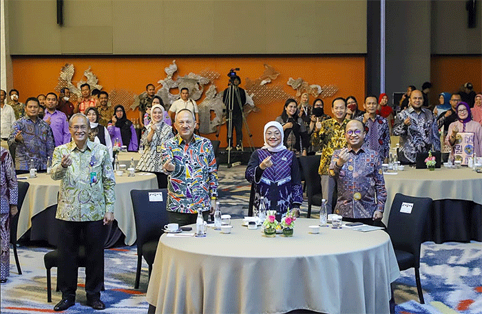 Menaker Ida Fauziyah secara resmi membuka Rapat Koordinasi Kerja Sama Penyelenggaraan Pelatihan Sumber Daya Manusia Ketenagakerjaan Tahun 2023 di Bandung.
