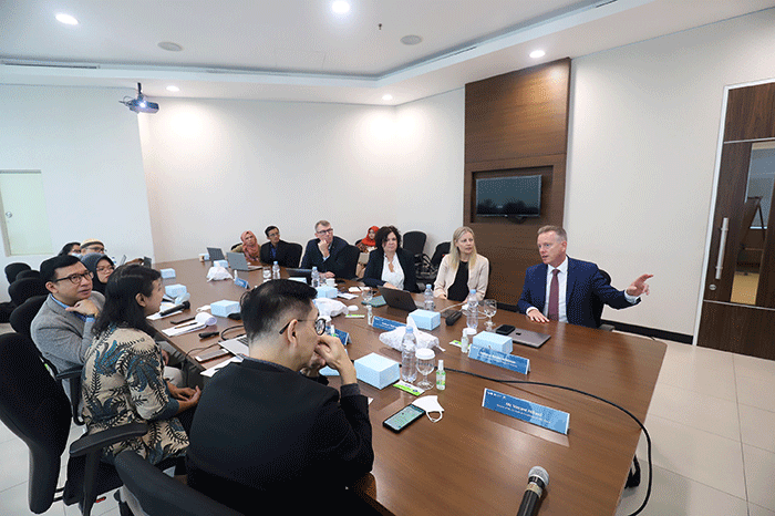 MNC University berkolaborasi dengan Macquarie University melalui sesi benchmarking untuk meningkatkan kurikulum.