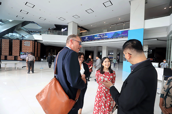 MNC University berkolaborasi dengan Macquarie University melalui sesi benchmarking untuk meningkatkan kurikulum.