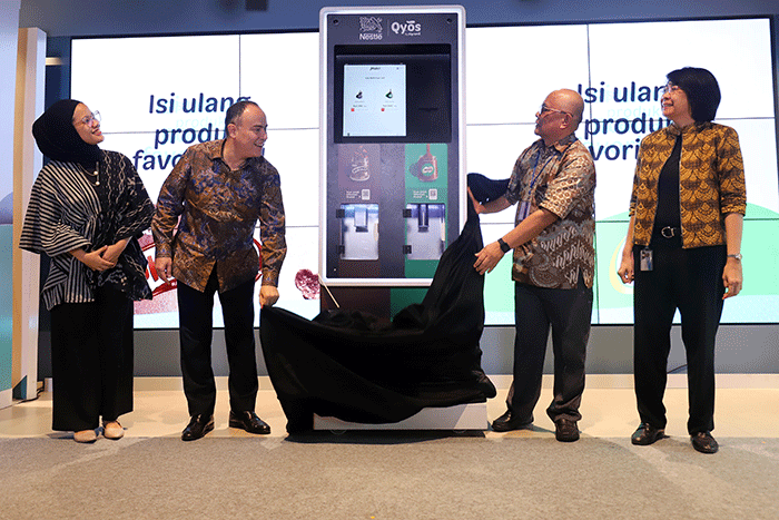 Peluncuran studi pasar kemasan isi ulang kedua melalui teknologi mesin isi ulang di Arkadia Green Park, Jakarta Selatan, Kamis (9/3/2023).