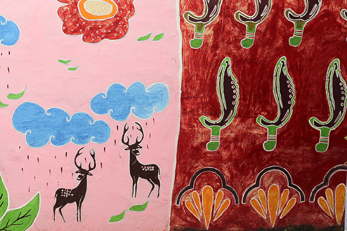 Pengrajin membuat batik di Kampung Batik Cibuluh Bogor, Rabu (8/3/2023).