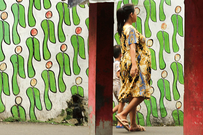 Pengrajin membuat batik di Kampung Batik Cibuluh Bogor, Rabu (8/3/2023).