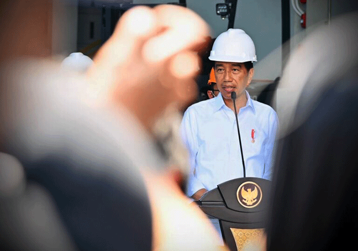 Presiden Joko Widodo saat meresmikan Sentra Penggilingan Padi Sragen, Kabupaten Sragen, Jawa Tengah, Sabtu (11/3/2023).