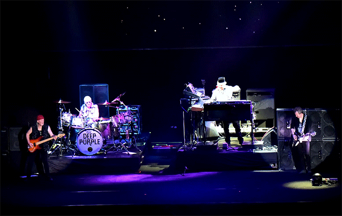 Presiden Joko Widodo bersama Ibu Negara Iriana Joko Widodo menonton konser band rock asal Inggris Raya, Deep Purple, di Edutorium UMS, Solo, Jawa Tengah.