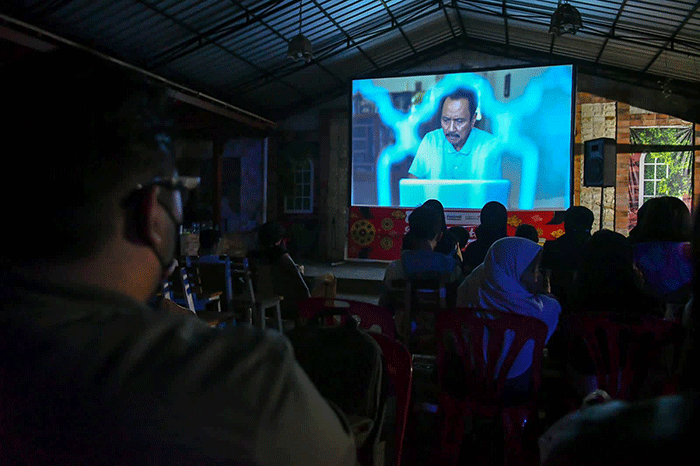 Untuk pertama kalinya, Sinema Keliling Festival Film Bulanan digelar di Kampung Wisata Rejowinangun, Kotagede, Yogyakarta pada 3-5 Maret 2023.
