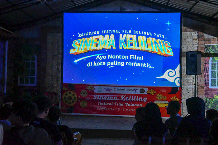 Untuk pertama kalinya, Sinema Keliling Festival Film Bulanan digelar di Kampung Wisata Rejowinangun, Kotagede, Yogyakarta pada 3-5 Maret 2023.