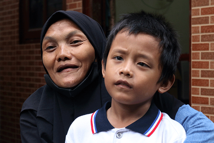 Anugrah Rizky (8), merupakan salah satu siswa SD yang tinggal di daerah Petojo Utara, Jakarta Pusat.