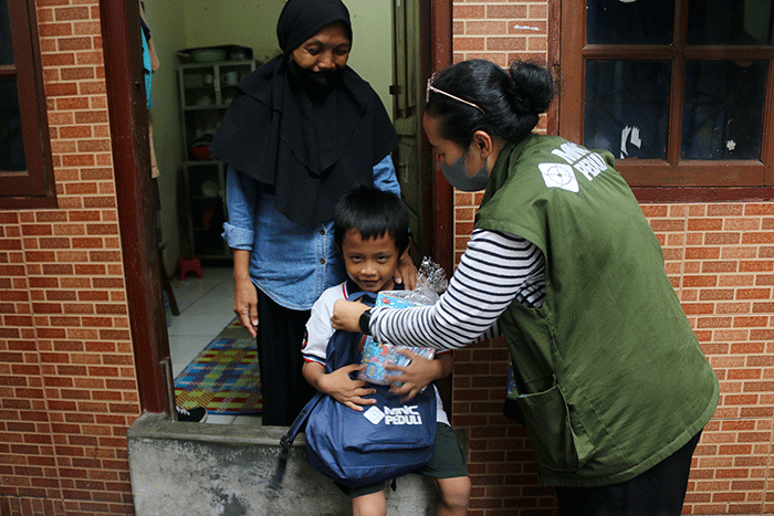 Anugrah Rizky (8), merupakan salah satu siswa SD yang tinggal di daerah Petojo Utara, Jakarta Pusat.