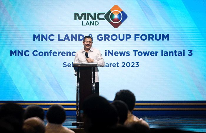 Executive Chairman MNC Group Hary Tanoesoedibjo saat memberikan arahan kepada karyawan dalam acara MNC Land dan Group Forum di MNC Confrence Hall, iNews Tower.