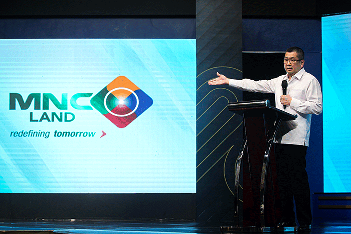 Executive Chairman MNC Group Hary Tanoesoedibjo saat memberikan arahan kepada karyawan dalam acara MNC Land dan Group Forum di MNC Confrence Hall, iNews Tower.