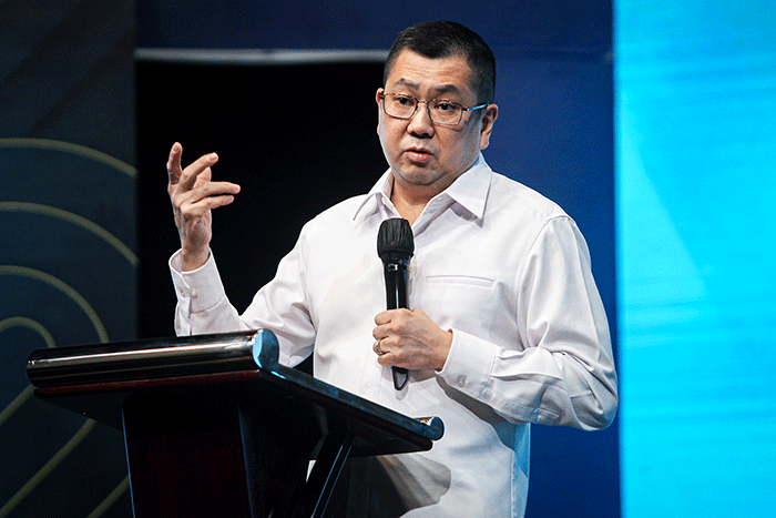 Executive Chairman MNC Group Hary Tanoesoedibjo saat memberikan arahan kepada karyawan dalam acara MNC Land dan Group Forum di MNC Confrence Hall, iNews Tower.