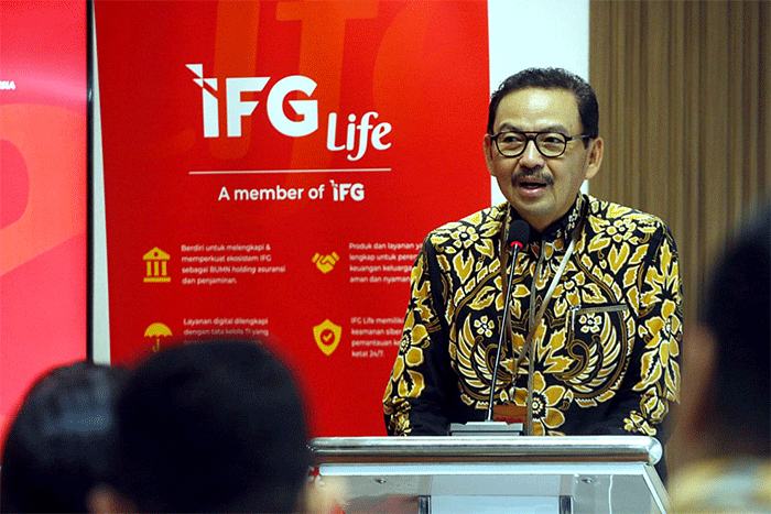 Direktur Utama IFG Life, Harjanto Tanuwidjaja bersama Direktur PT Bahana TCW Investment Management, Doni Firdaus menandatangani kerja sama pengelolaan aset.