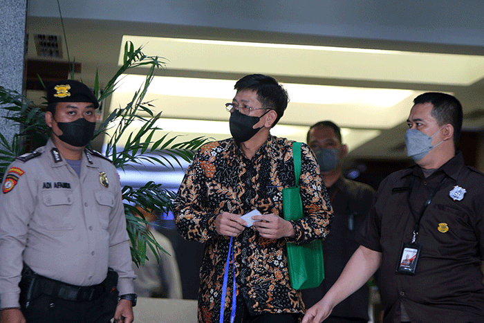 Kepala Kantor Pajak Madya Jakarta Timur Wahono Saputro Usai menjalani pemeriksaan di Gedung Merah Putih, KPK Jakarta, Selasa (14/3/2023).