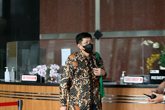 Kepala Kantor Pajak Madya Jakarta Timur Wahono Saputro Usai menjalani pemeriksaan di Gedung Merah Putih, KPK Jakarta, Selasa (14/3/2023).
