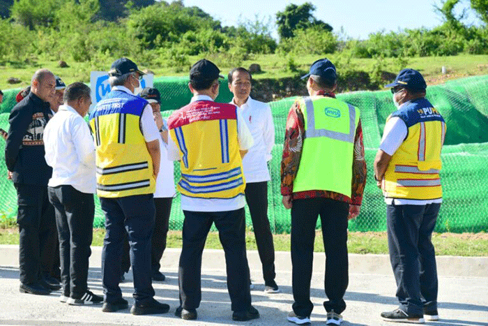 Presiden Joko Widodo meresmikan Jalan Akses Labuan Bajo-Golo Mori, Kabupaten Manggarai Barat, Nusa Tenggara Timur, Selasa (14/3/2023).