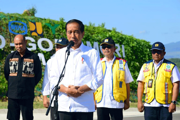 Presiden Joko Widodo meresmikan Jalan Akses Labuan Bajo-Golo Mori, Kabupaten Manggarai Barat, Nusa Tenggara Timur, Selasa (14/3/2023).