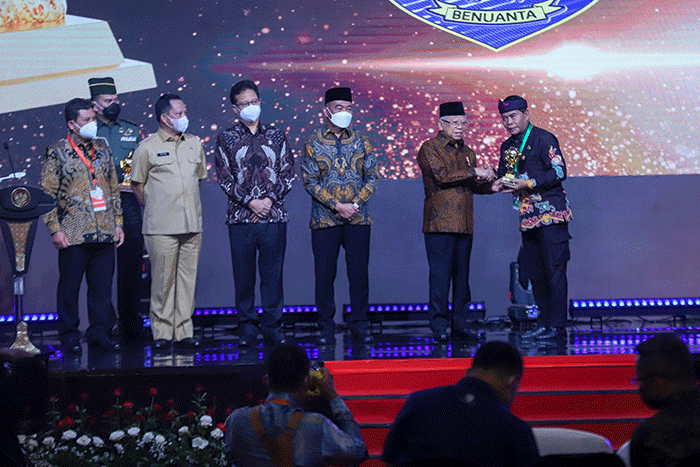 Wakil Presiden KH Ma'ruf Amin memberikan sambutan usai menyerahkan penghargaan Cakupan Kesehatan Semesta atau Universal Health Coverage (UHC) di Indonesia.
