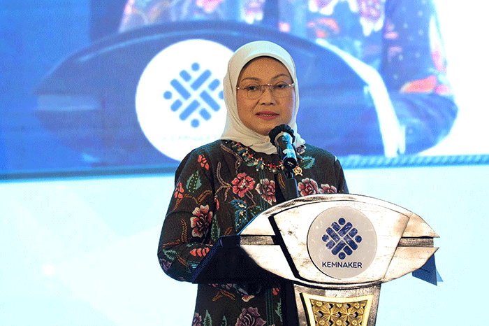 Menaker Ida Fauziyah memberikan paparannya saat acara Rapat Koordinasi Program Dekonsentrasi dan Tugas Pembantuan di Jakarta, Rabu (15/3/2023).