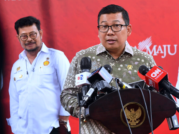 Kepala Badan Pangan Nasional, Arief Prasetyo Adi memberikan paparannya usai mengikuti rapat yang dipimpin oleh Presiden Joko Widodo di Istana Merdeka.
