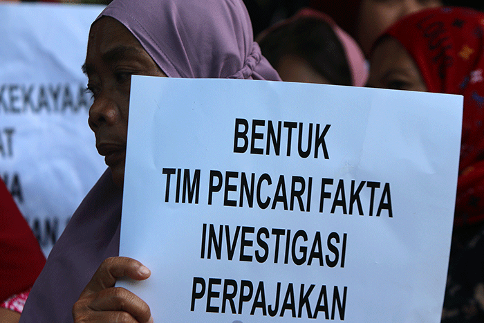 Sejumlah pegiat berunjuk rasa menuntut penuntasan kasus dugaan korupsi pajak di Jakarta, Kamis (16/3/2023).