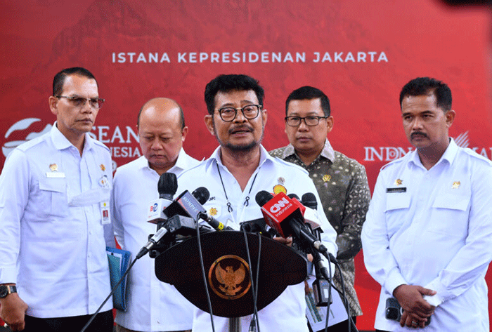 Menteri Pertanian Syahrul Yasin Limpo memberikan keterangannya usai mengikuti rapat yang dipimpin oleh Presiden Joko Widodo di Kompleks Istana Kepresidenan.