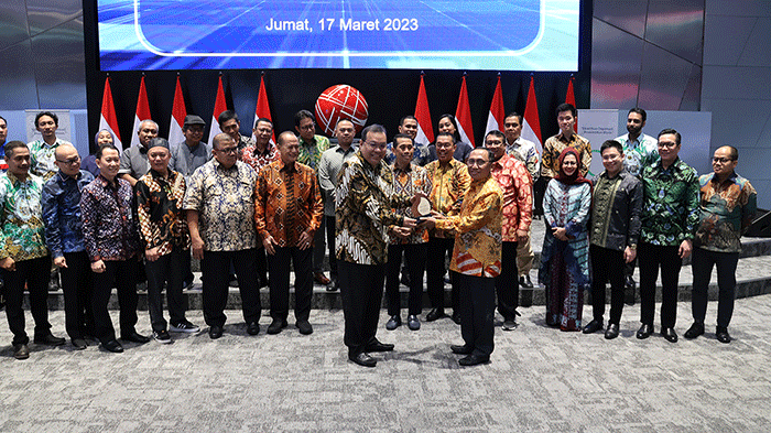 Himpunan Pengusaha KAHMI (HIPKA) dengan PT Bursa Efek Indonesia (BEI), mendorong pelaku usaha mikro kecil dan menengah (UMKM).