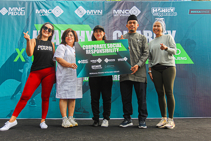 Sejumlah peserta saat mengikuti olahraga Pound Fit dalam kegiatan Healthy & Charity X Pound with MNC Squad di MNC Center, Kebon Sirih, Jakarta.