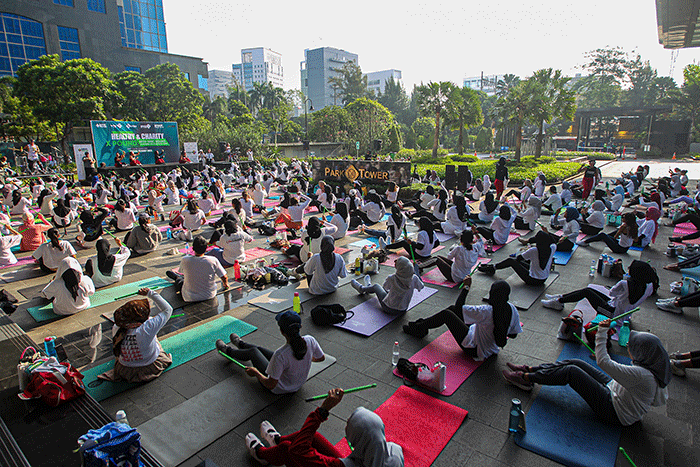 Sejumlah peserta saat mengikuti olahraga Pound Fit dalam kegiatan Healthy & Charity X Pound with MNC Squad di MNC Center, Kebon Sirih, Jakarta.