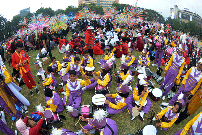 Ribuan siswa se-Kota Semarang mengikuti Karnaval Dugderan 2023 di Lapangan Simpang Lima Semarang, Jawa Tengah, Senin (20/3/2023).