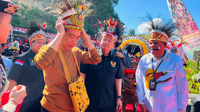 Presiden Joko Widodo mengunjungi Papua Youth Creative Hub (PYCH), Kota Jayapura, Selasa (21/3/2023).
