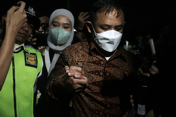 Kepala BPN Jakarta Timur Sudarman Harja Saputra usai menjalani pemeriksaan di Gedung Merah Putih KPK, Jakarta, Selasa  (21/3/2023).